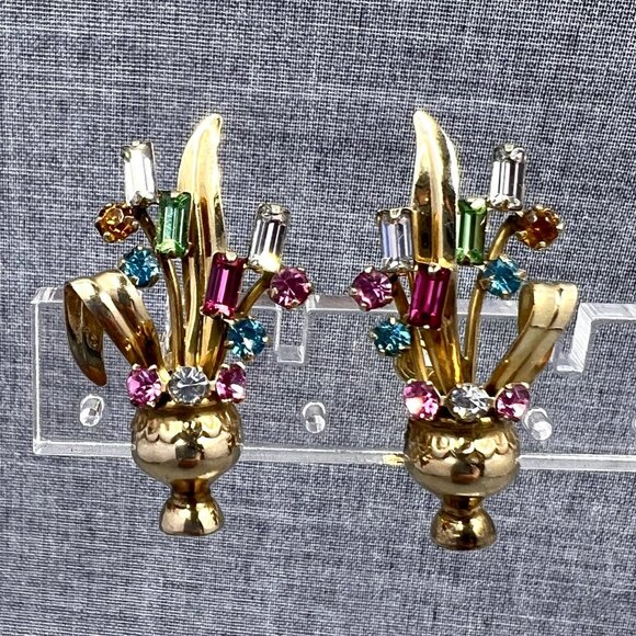 Fruit Salad Crystals earrings, 22K Gold Plated, Bouquets Clip Earrings, Vintage - Picture 4 of 11